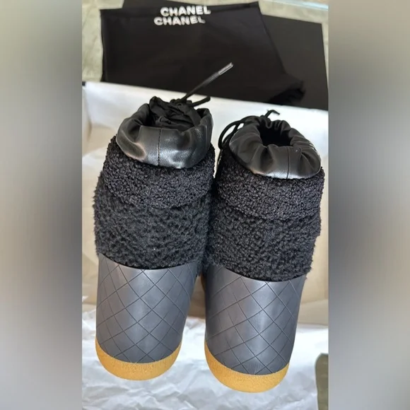 Chanel Black Winter Boots for Women - Picture 3 of 9